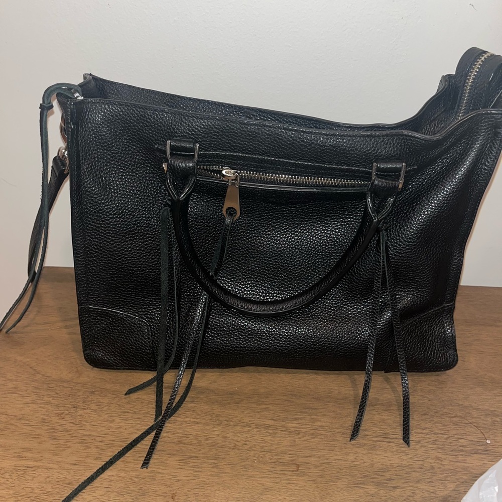 Rebecca Minkoff bag in good condition! Barely used. Great for on the go!